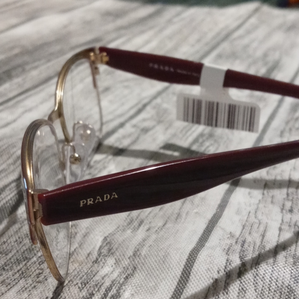 Prada, Tiffany&Co - Picture 3 of 4